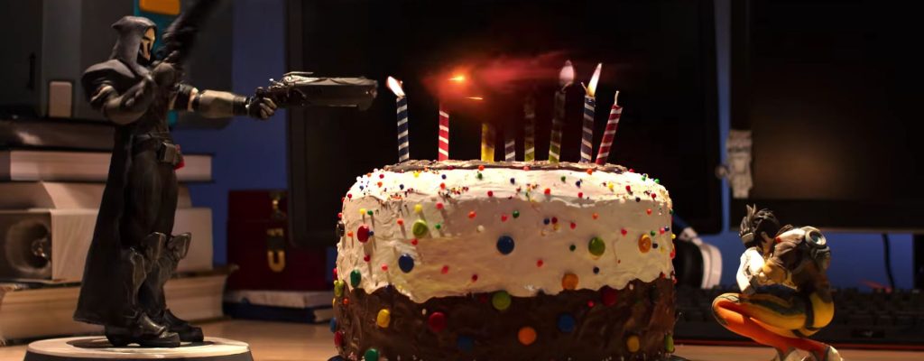 Overwatch Anniversary 2018 Reaper erschießt den Kuchen mit Tracer Titel