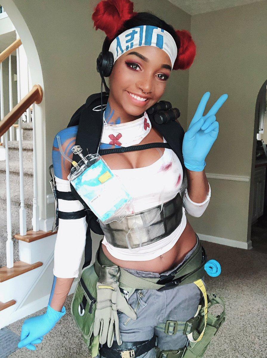 Kayybearxo-Apex-Legends-Cosplay.jpg