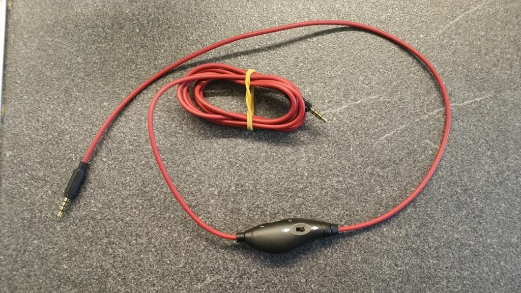 Das Kabel für das Headset