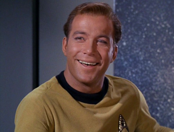 Elite Dangerous: Ihr könnt bald Captain Kirk als Bordcomputer herumkommandieren