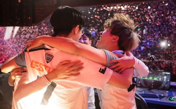 Overwatch League London Spitfire wins finals Stage 1 players cheering