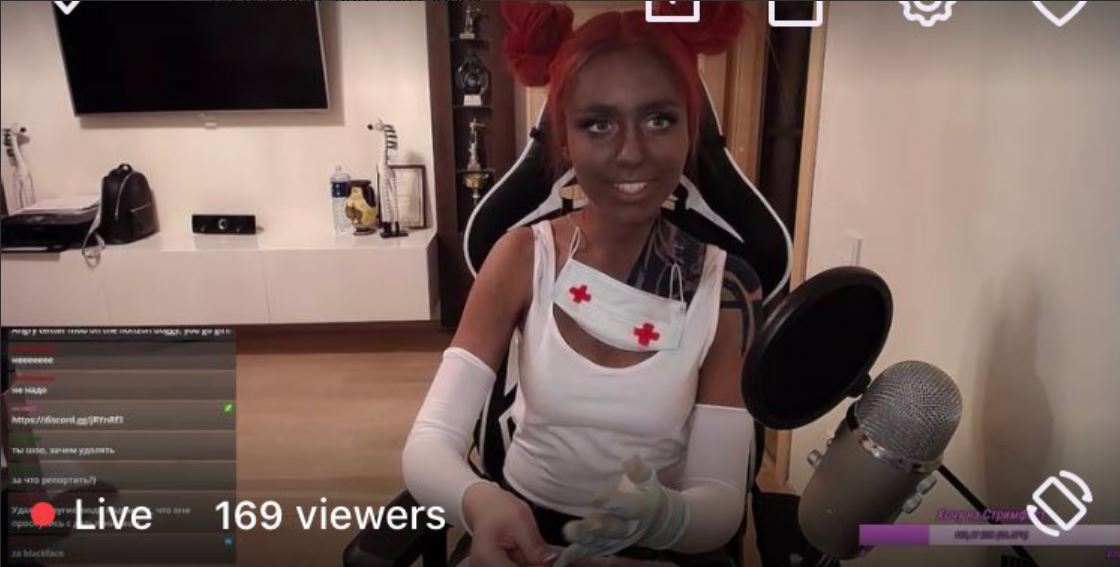 Apex Legends: Cosplayerin malt sich Gesicht schwarz – Twitch bannt sie