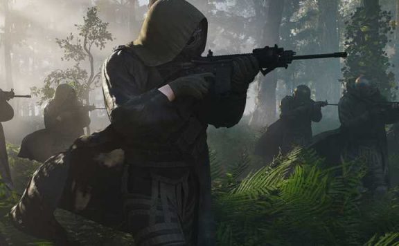 Ghost Recon Breakpoint Wolves durchschreiten einen Wald mit Waffen Titel