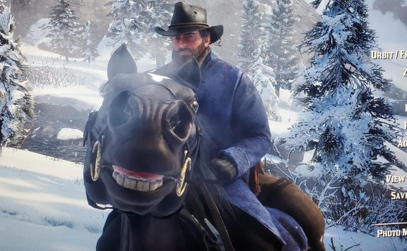 Red Dead Redemption 2 Fotomodus Pferd lächeln