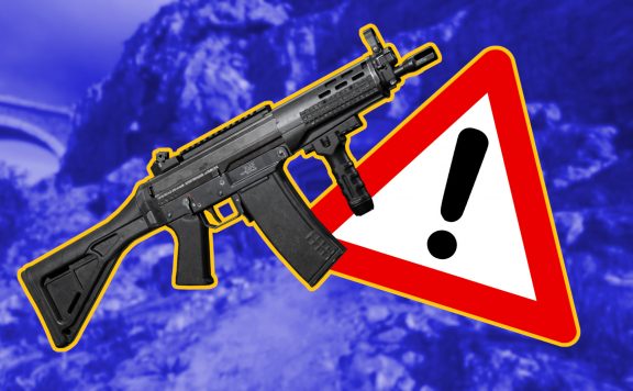 CoD Warzone Grau Nerf Ausrufezeichen TItel