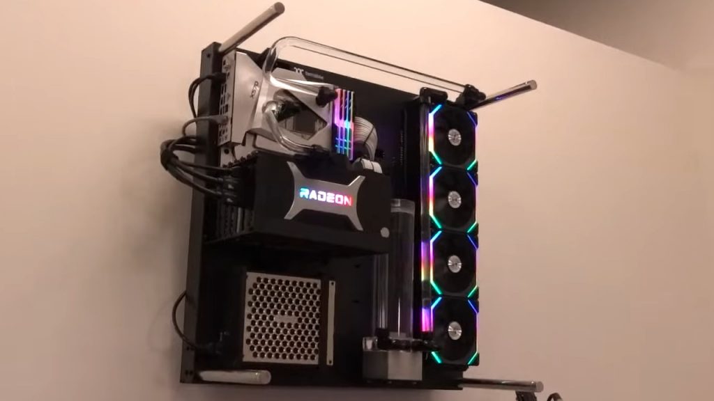 YouTuber montiert seinen Gaming-PC an der Wand