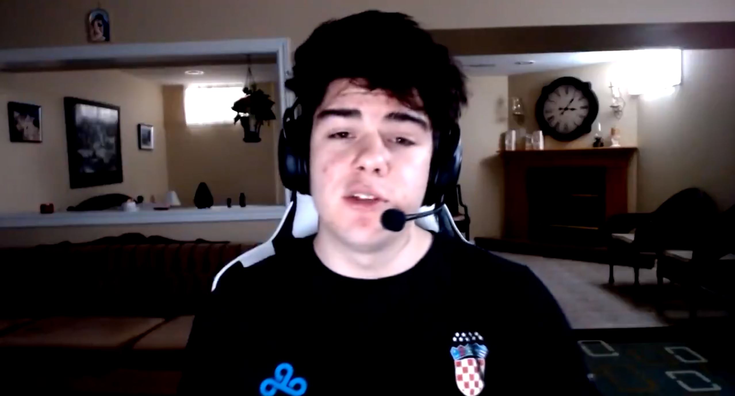 LoL streamer dreams of a great career on Twitch – now lives with grandma and grandpa