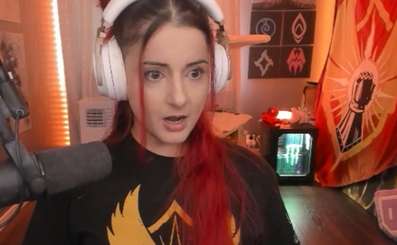 Bild zeigt die Streamerin AnnieFuchsia