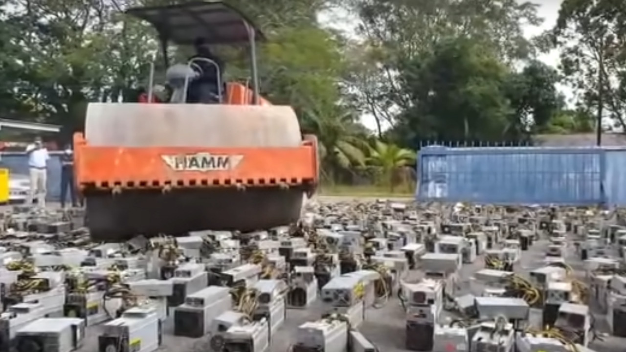 1000 unschuldige PCs werden platt gewalzt, weil ihre Besitzer böse Miner waren