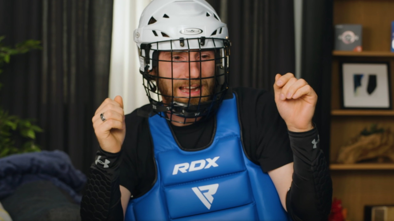 Largest Tech YouTuber ‘Linus’ lets himself be pelted with AirPods for money – fans react unusually