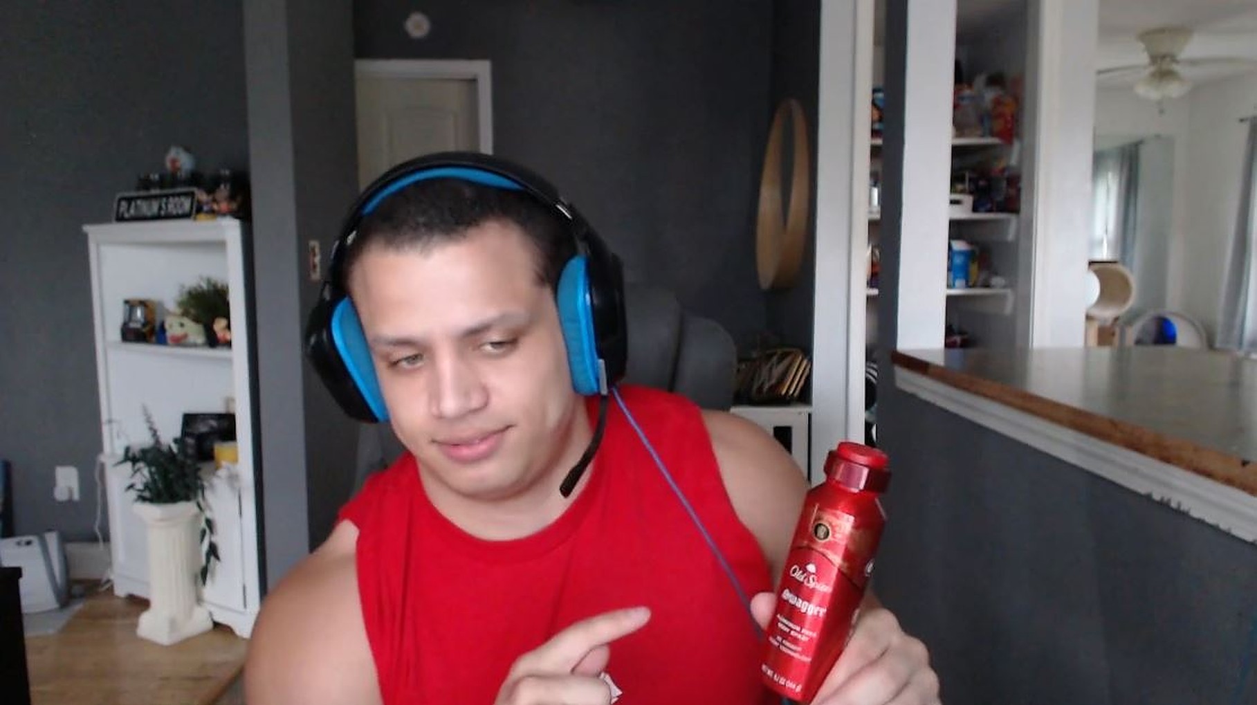 The biggest streamer in LoL is terrible at promoting products on Twitch