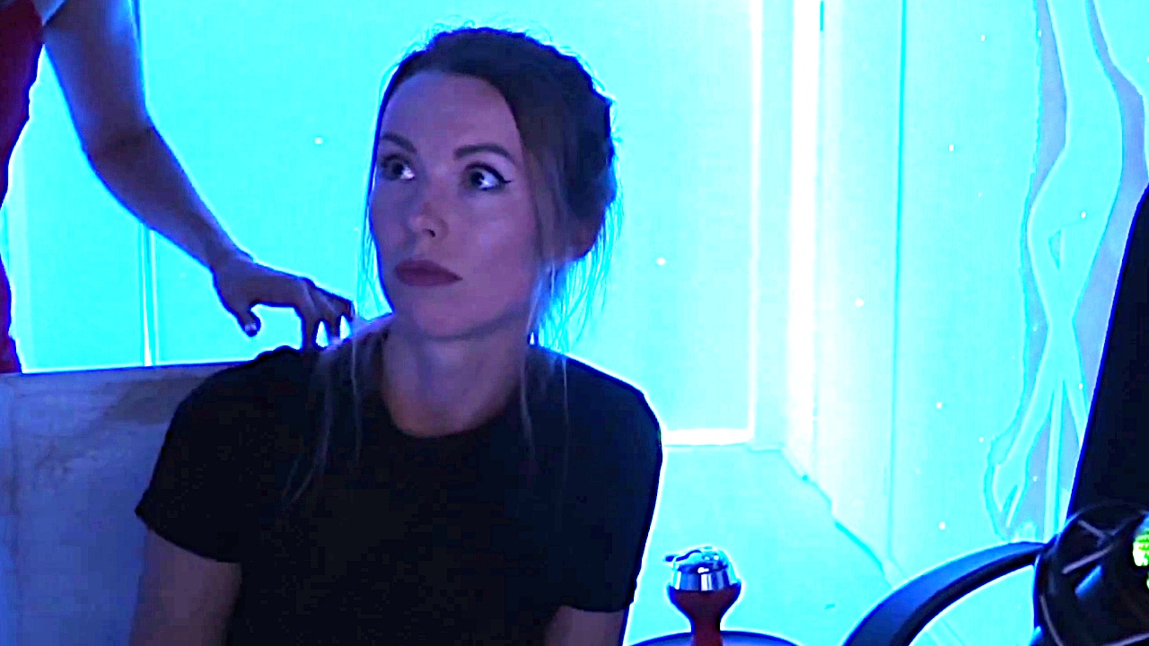 Mann bricht live bei Twitch-Streamerin ein, randaliert und zerstört ihr Setup