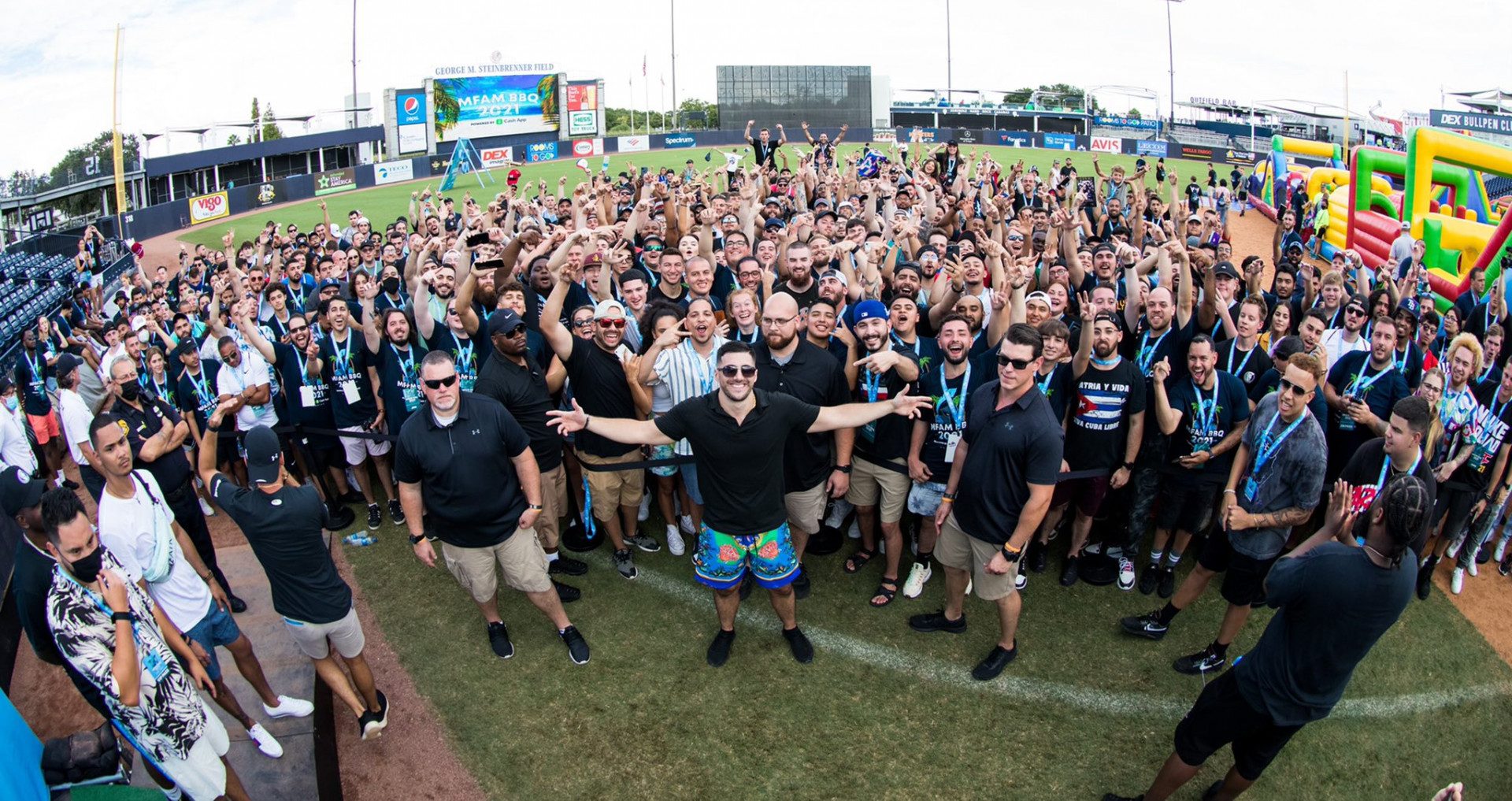 Twitch-Streamer zu CoD Warzone feiern Riesen-Party ohne Masken – Trotz hoher Corona-Inzidenz