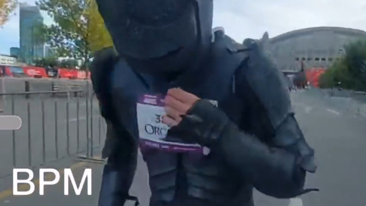 Twitch-Streamer rennt 10 KM in Ork-Rüstung: „Konnte am Ende nicht mehr atmen“