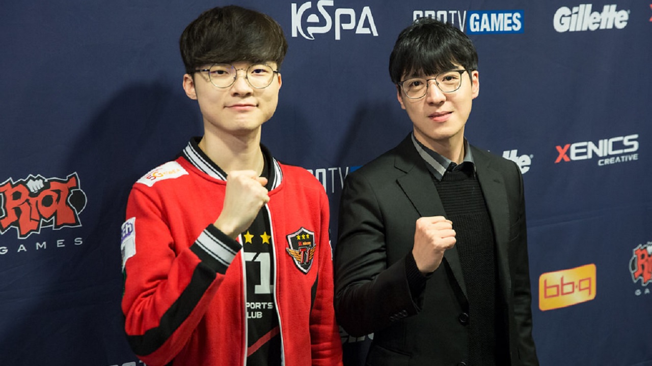 LoL-Star verliert gegen seinen alten Coach – Der sorgt für den rührendsten Moment bei den Worlds