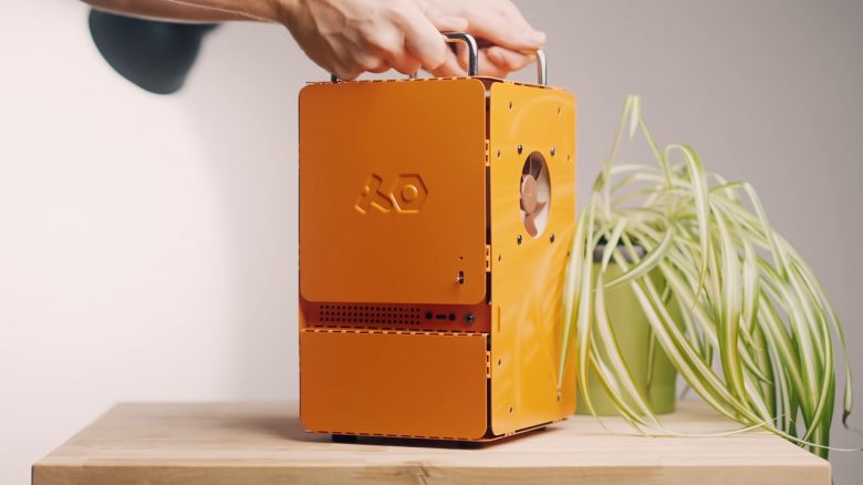 Firma bringt knall-oranges PC-Gehäuse zum Selbstbauen – Sieht aus wie Spielzeug