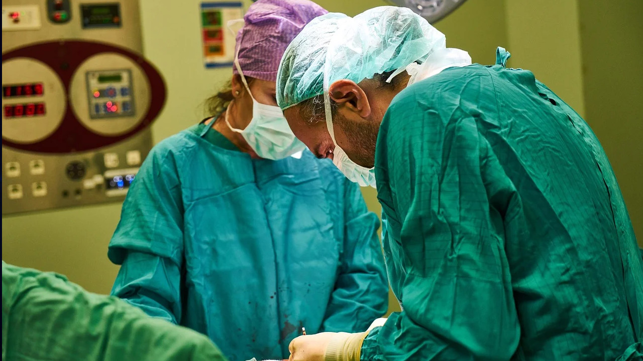 Großer YouTuber zu Minecraft erzählt fröhlich, wie ihm fast der Arm amputiert wurde