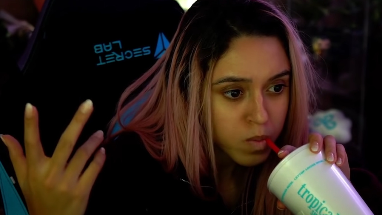 LoL: Twitch-Streamerin scherzt über Ukraine-Krieg, verlässt nach Ärger darüber ihr Team