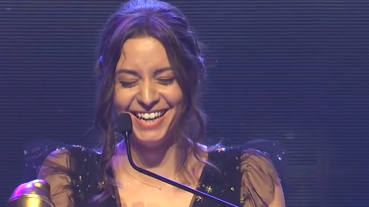 Twitch streamer represents people with Tourette in front of 350,000 viewers – Many admire her courage