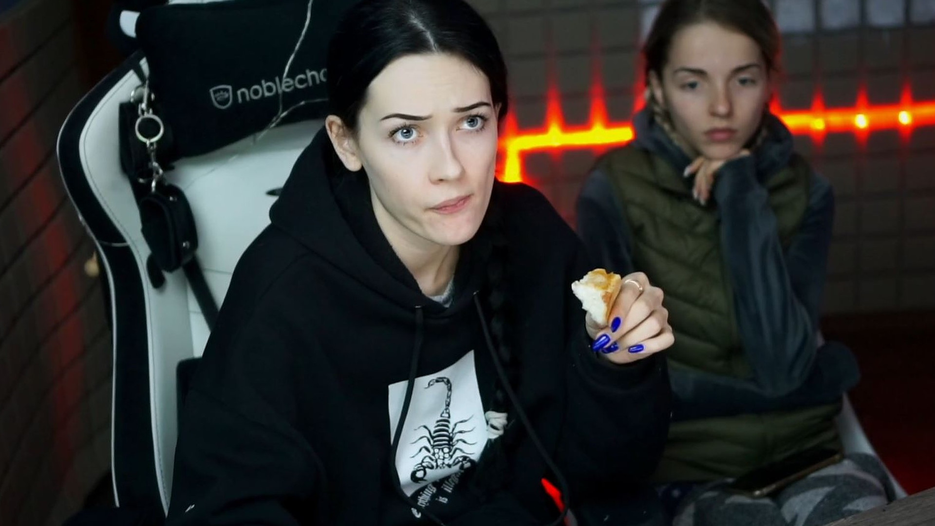 Schwestern streamen auf Twitch aus der Ukraine – Werden von Bomben unterbrochen