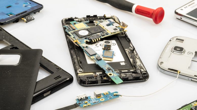 Moderne Handys sind schwer zu reparieren – Ein Deal von Samsung soll das ändern