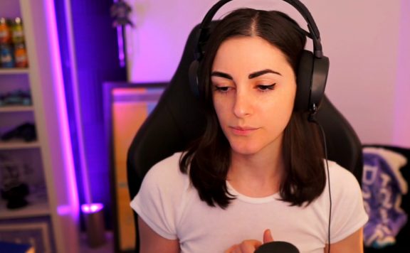 Titel Twitch-Streamerin FIVEBYFIVEx in Warzone gebannt