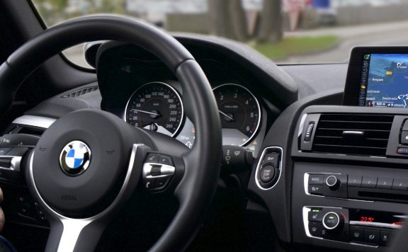 Titelbild BMW von innen