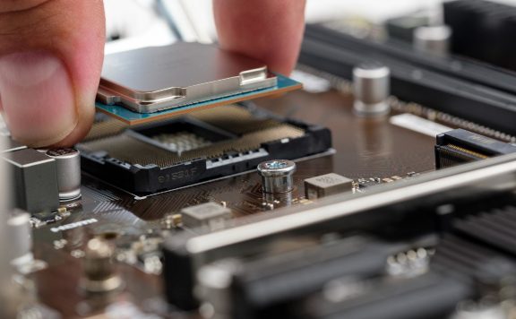 Titelbild Prozessor auf Mainboard