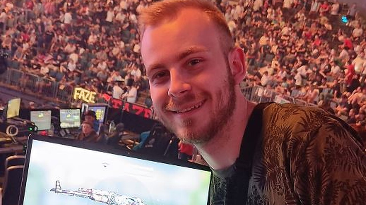 Bei einen riesigen CS:GO-Turnier in Köln bejubeln die Fans einen Deutschen im Publikum