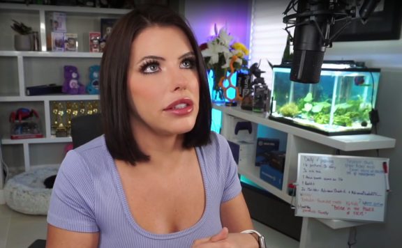 Titelbild Adriana Chechik Twitch