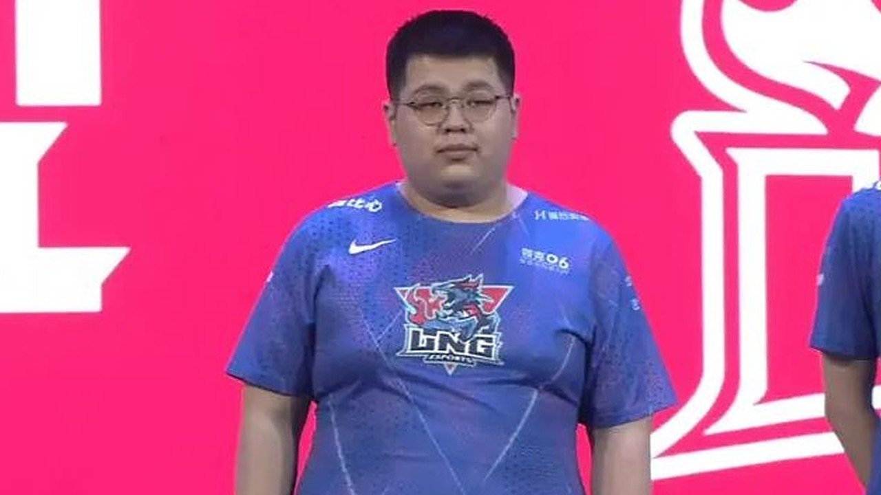 LoL: Profi zerbricht unter Druck und wird von Supermarkt-Kassierer kritisiert – Hat jetzt Angst, Essen zu kaufen