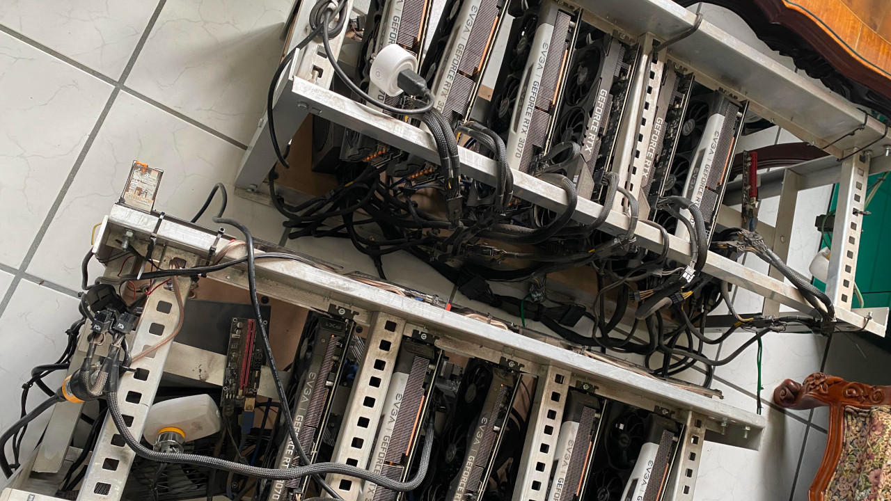 Glückspilz kauft 11 starke RTX-Grafikkarten für nur 550 Euro – Community wittert Diebesgut hinter dem Kauf