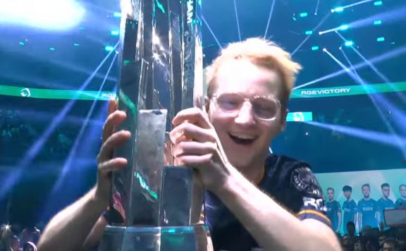 league of legends e sport g2 vs rogue summer split 2022 titel