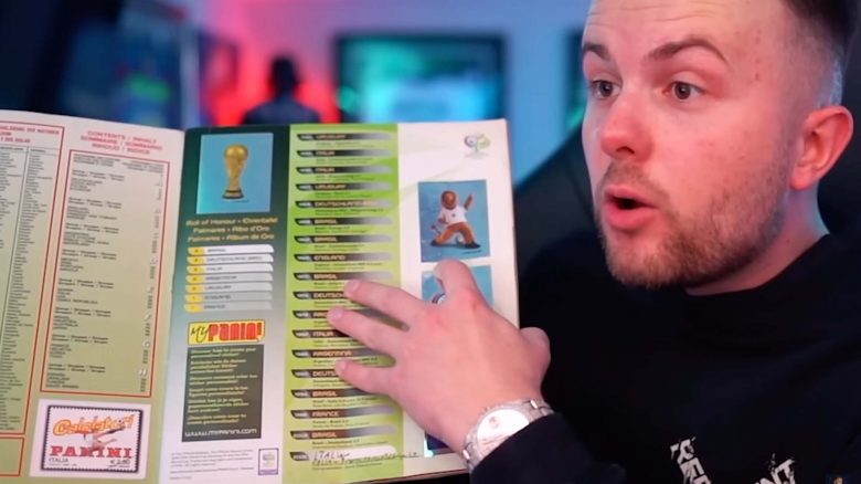 FIFA 23: Deutscher Twitch-Streamer gräbt 16 Jahre altes Stickerheft aus, bastelt damit Team voller Legenden