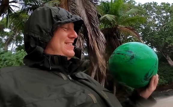 Titel 7 vs Wild Knossi freundet sich mit Ball an