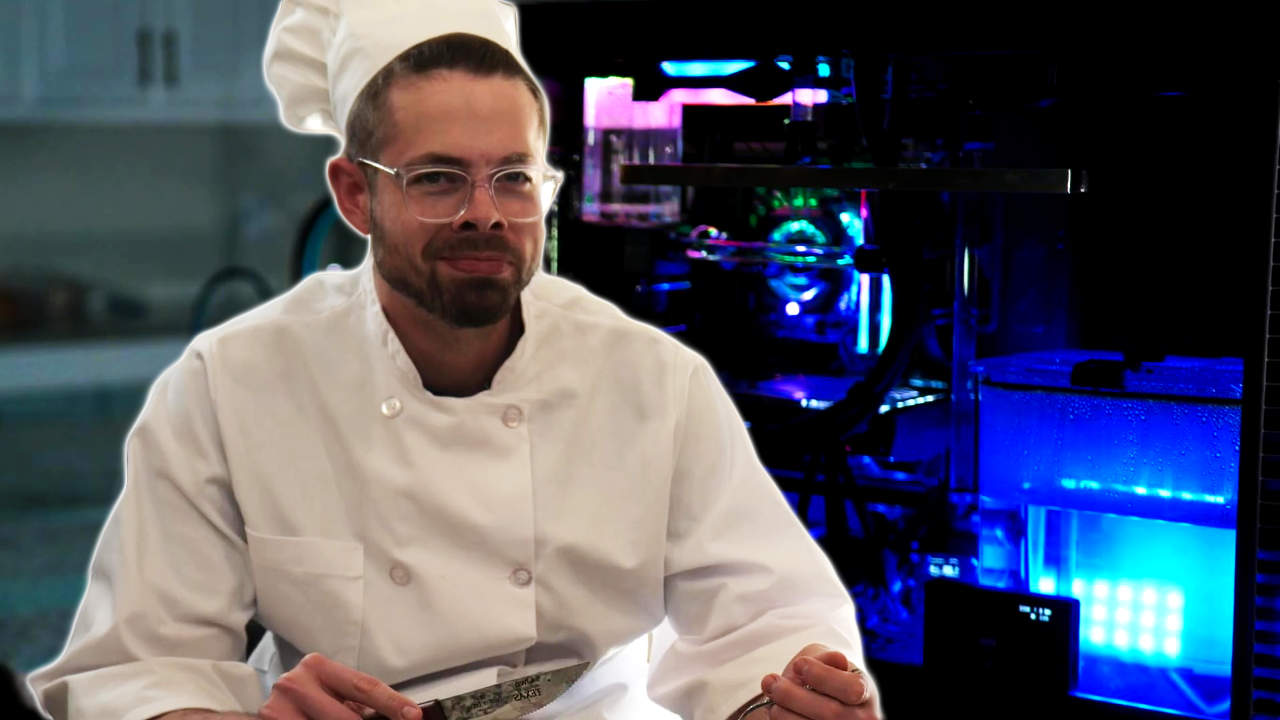 Ein YouTuber kocht mit seinem Gaming-PC ein Festmahl, serviert Truthahn und Beilagen