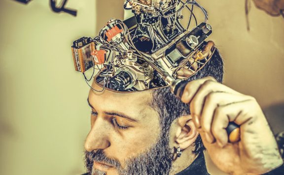 Titelbild Mann mit Gehirn