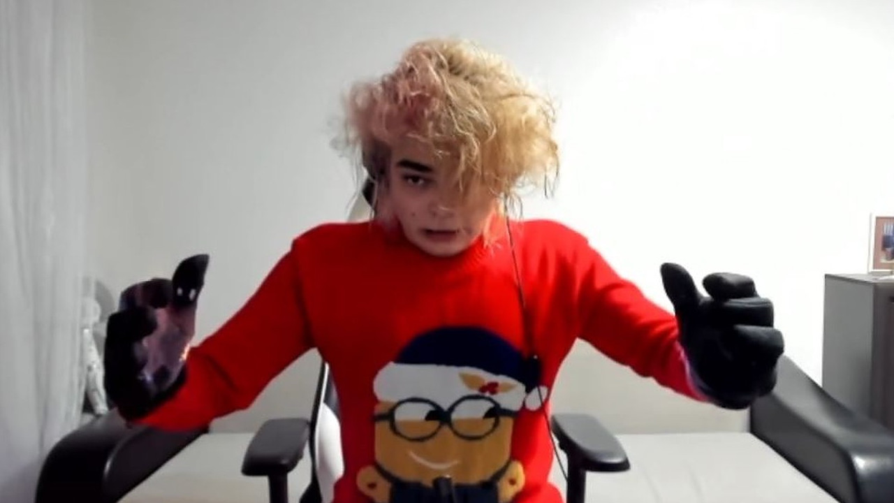 DOTA 2: Twitch-Streamer zündet sich für heißes Cosplay die eigenen Hände an – Bereut es sofort