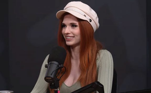 Amouranth im 100 Thieves Podcast