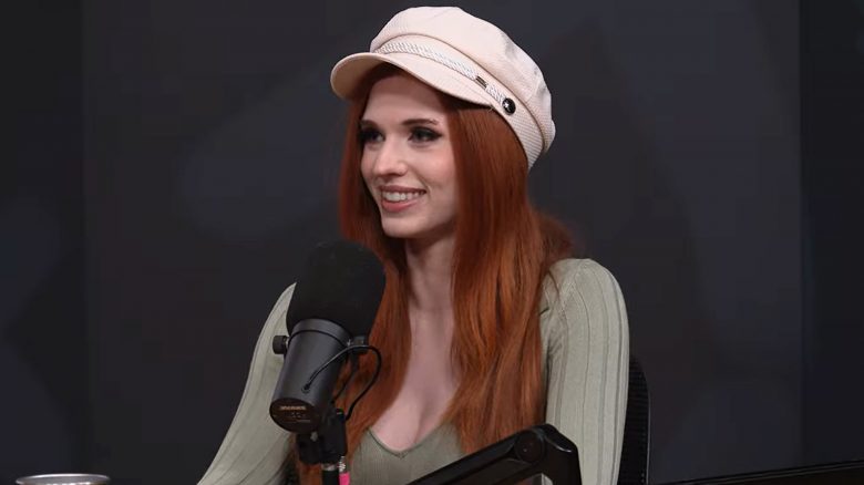 Amouranth im 100 Thieves Podcast