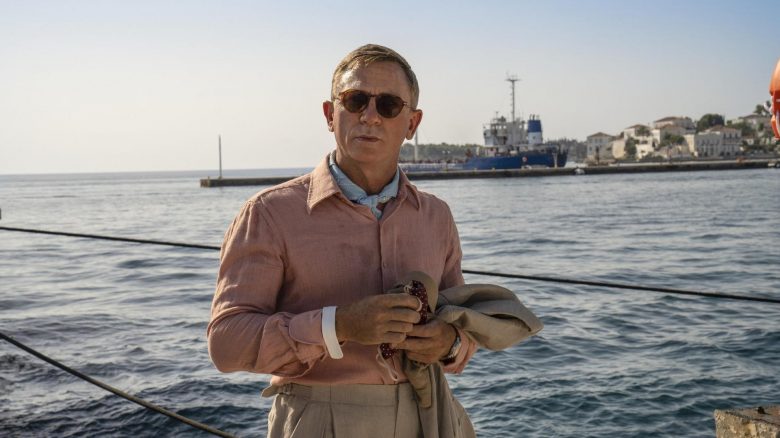 Im neuen Netflix-Film „Glass Onion“ spielt Daniel Craig den Pandemie-Hit Among Us in der Badewanne und er hasst es