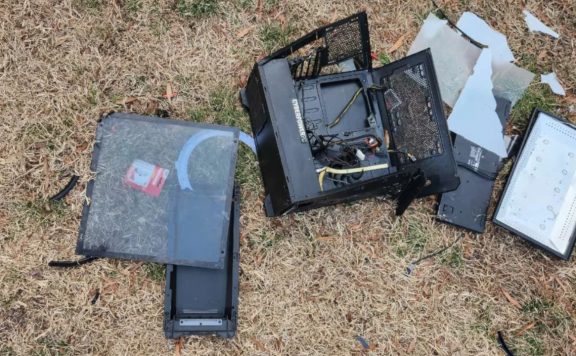 Titelbild zerstörter PC