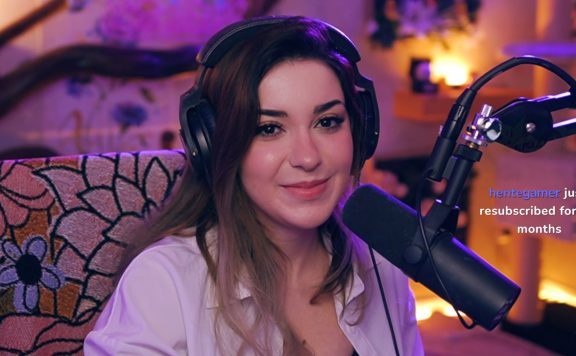 AnniTheDuck lächelt