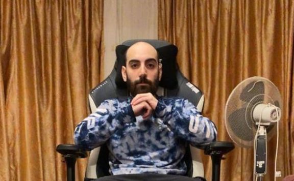 Ehemaliker Twitch-Streamer Sliker auf seinem Gaming-Chair