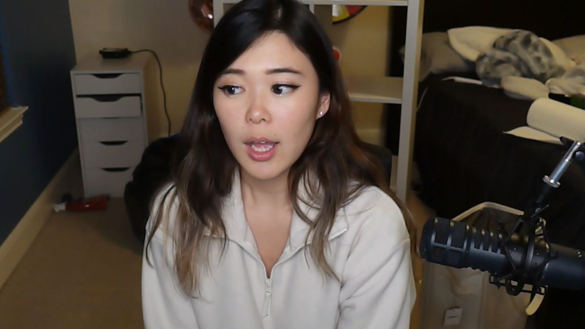 Twitch: 28-Jährige belügt ihre Zuschauer und ist furchtbar schlecht darin – Clip geht viral