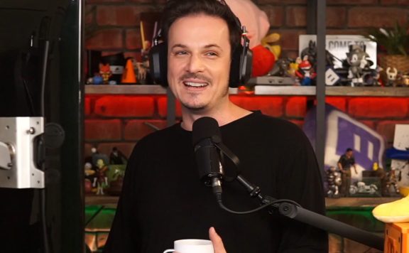 Twitch-Streamer Bajo lacht