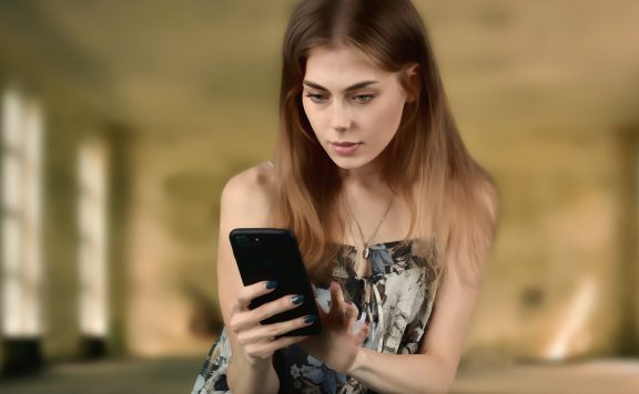 Symboldbild Frau mit Handy