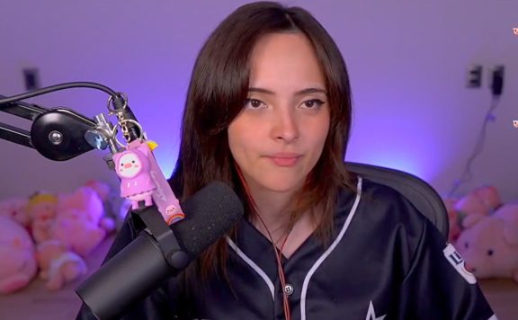 Twitch-Streamerin Vicky Palami sieht genervt aus