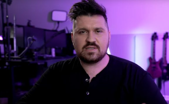 CodyRiffs-spricht-ueber-Kick