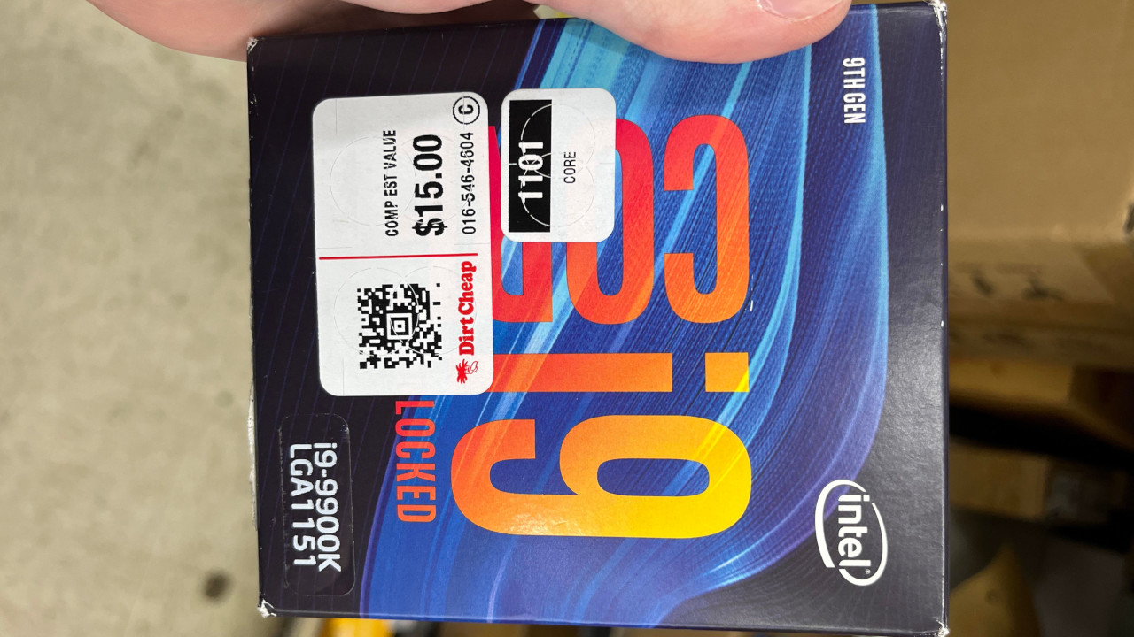 Gamer kauft Highend-Prozessor für nur 9 Euro, weil der Verkäufer unwissend ist und die CPU unter einem Haufen Müll begraben hat